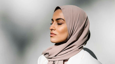 أثار استخدام غطاء الرأس والحجاب على الشعر وفروة الرأس والحلول المناسب
