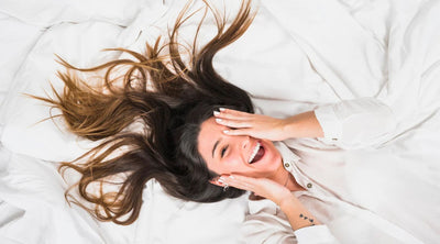 تعلمي كيفية العناية بشعرك بناءً على مساميته - كل التفاصيل هنا