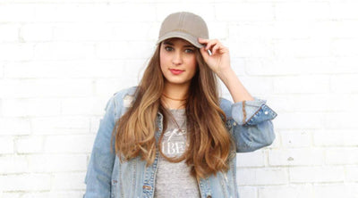 هل يمكنك ارتداء قبعة مع باروكة شعر طبيعي؟